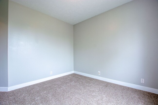 Building Photo - 3 Bedroom / 2 Bath Near Lake Cunningham!