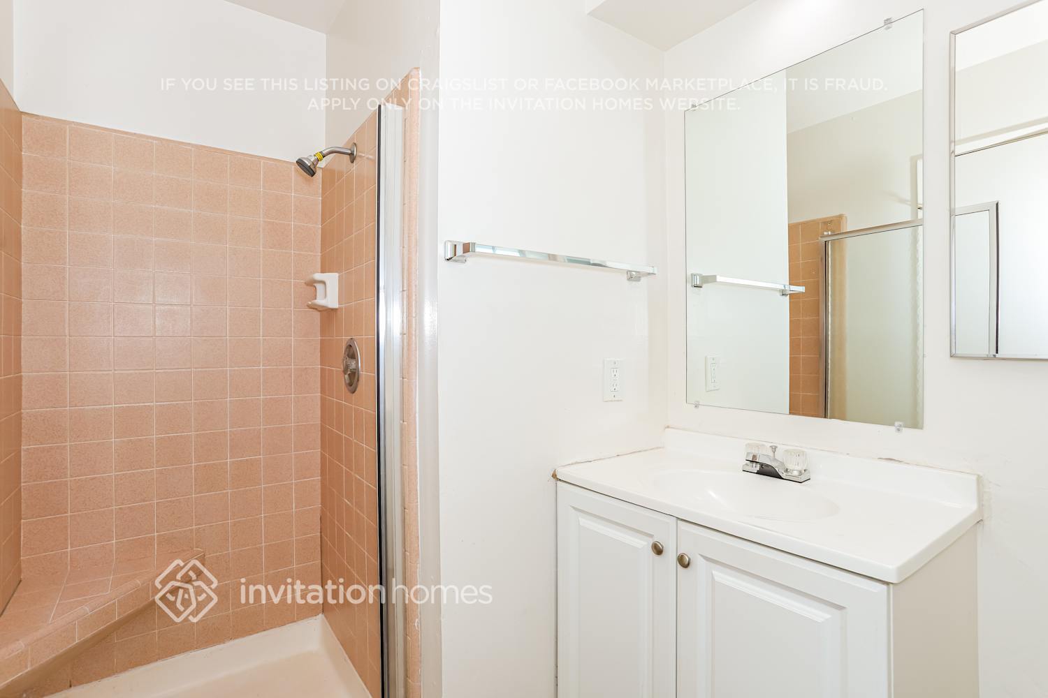 Building Photo - 640 W El Camino Ave