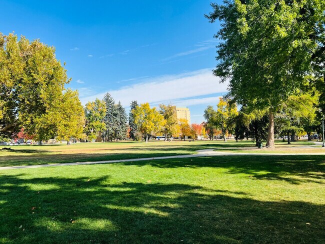 Building Photo - 3209 W Fairview Pl