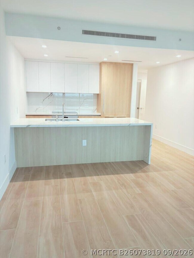 Building Photo - 2411 Laguna Cir