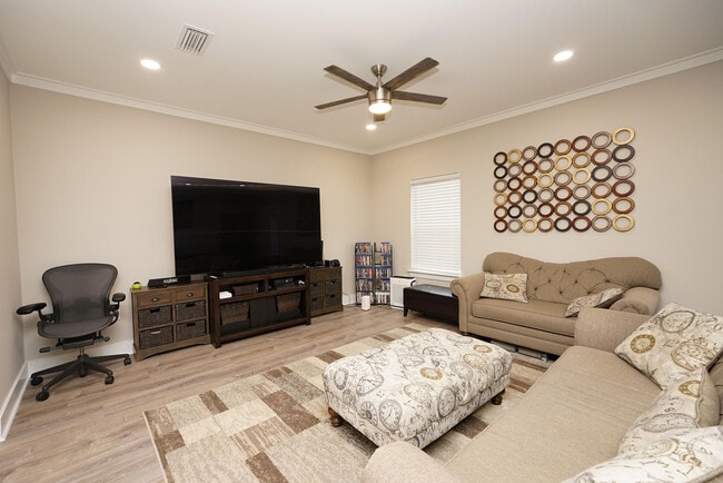 Building Photo - 6 Praiseworthy Dr