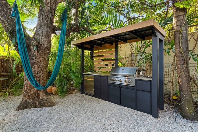 Building Photo - 1884 SW 17th St