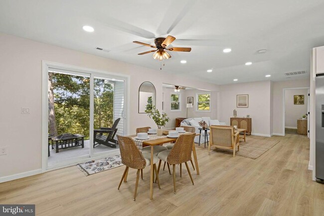 Building Photo - 440 Redbud Ln