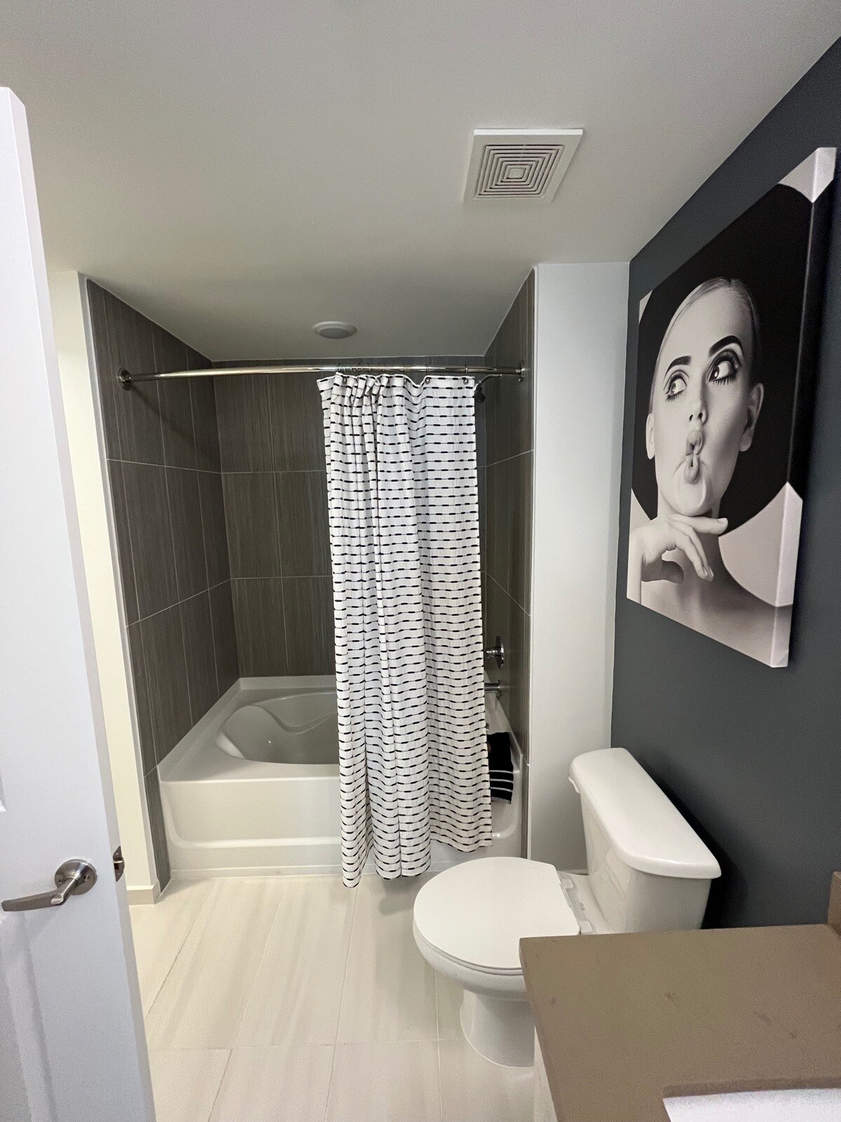 Building Photo - 2523 NE 183rd St