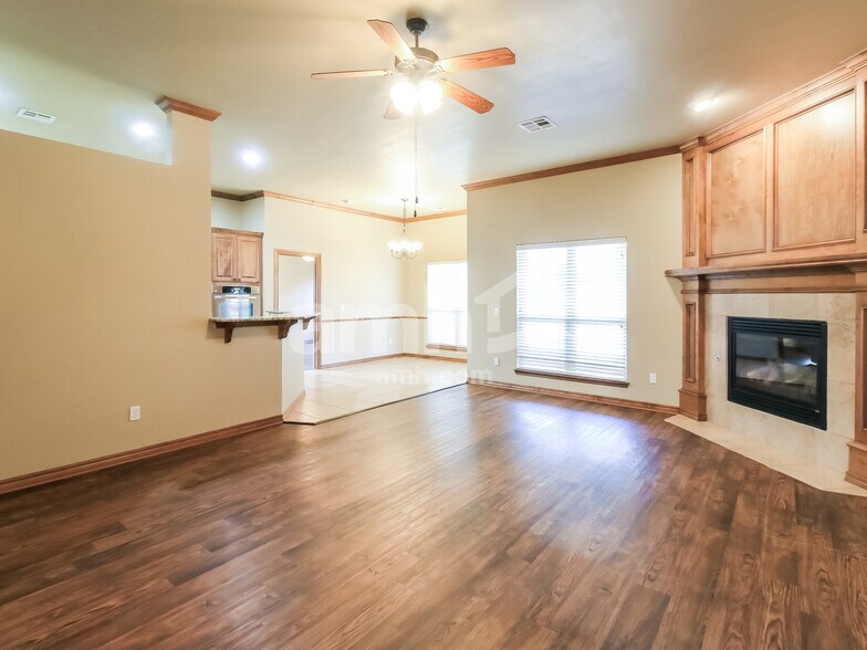 Building Photo - 809 Tea Rose Dr
