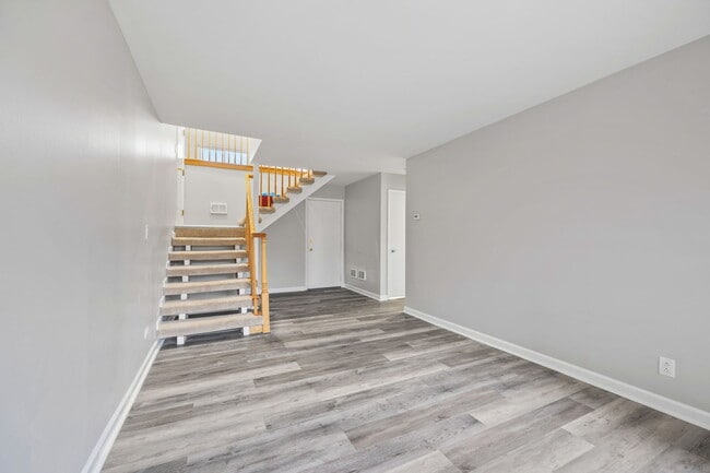 Building Photo - 73 Century Dr