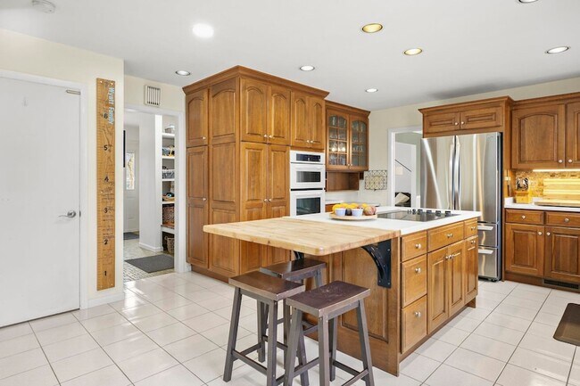 Building Photo - 310 Yosemite Trail