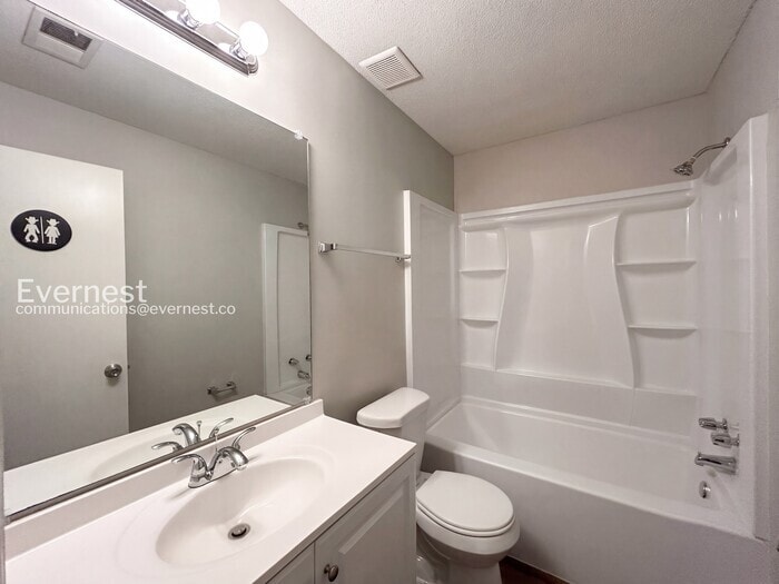 Building Photo - 6832 Maury Dr