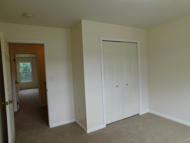 Building Photo - 490 Liberty Pointe Dr