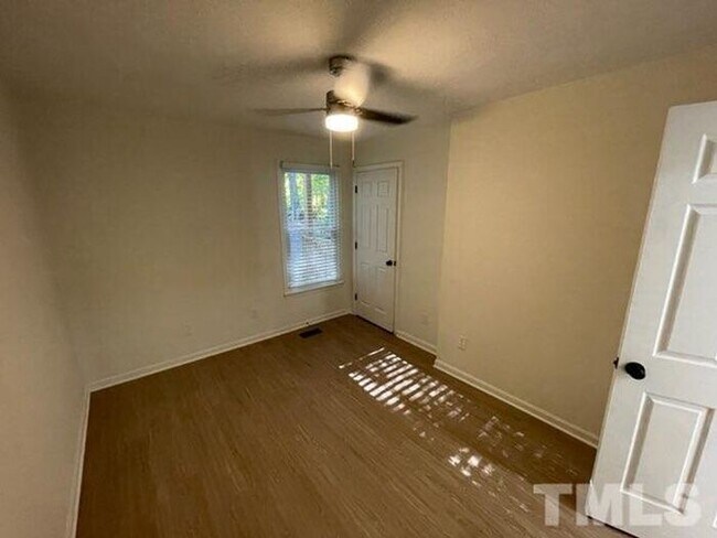 Building Photo - Perfectly sized 2 bedroom 1 bath
