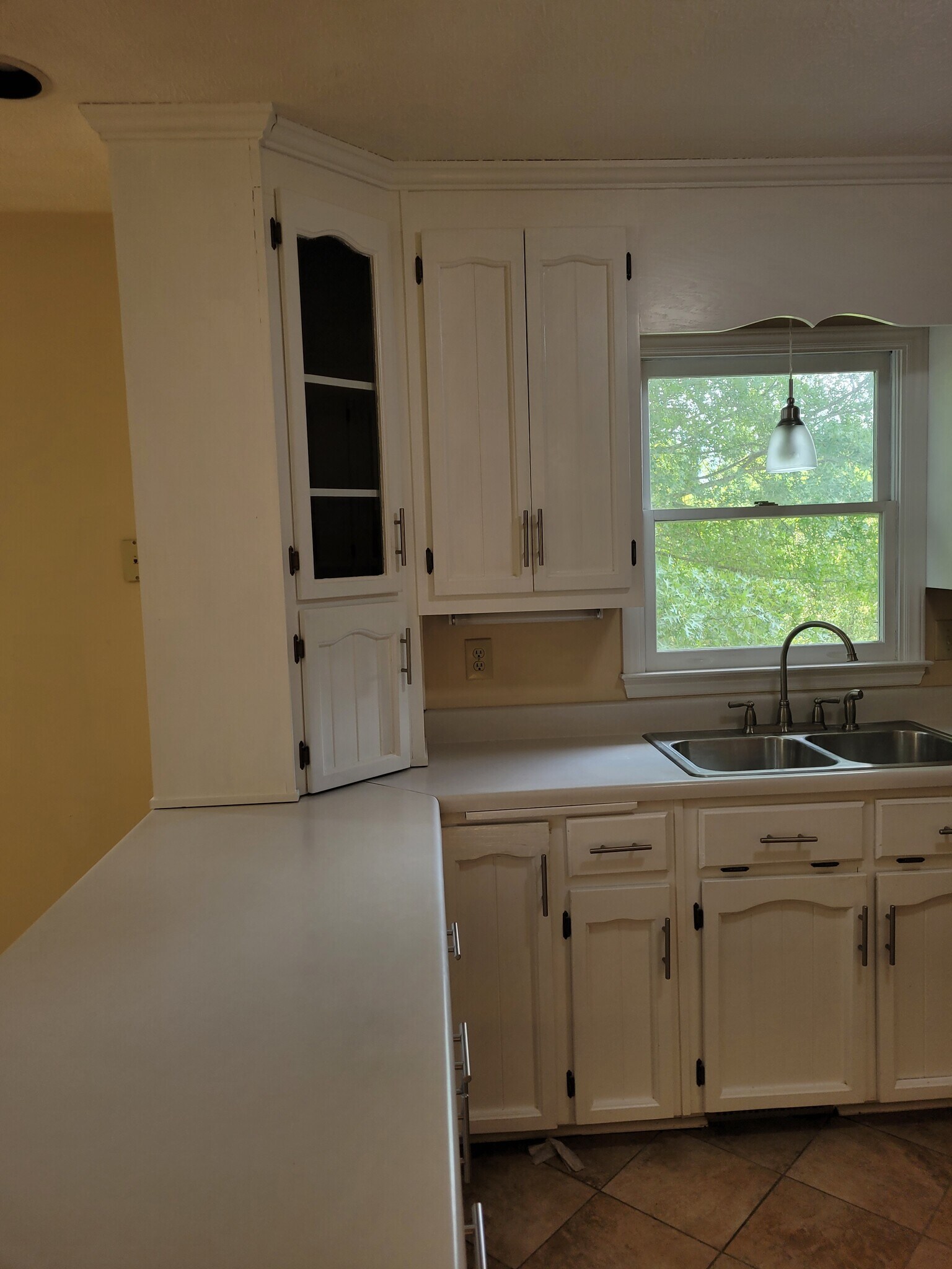 Building Photo - 1405 Karr Ln