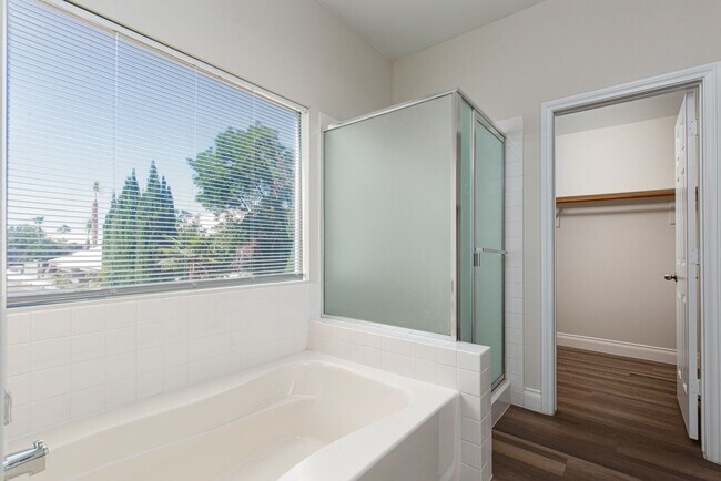 Building Photo - Recently renovated 4 br home in the Southwest