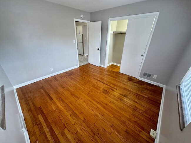 Building Photo - 1 Bedroom ~ Grandview Area