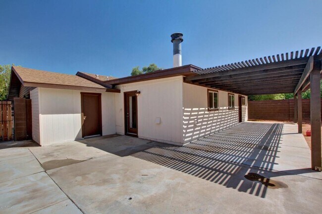 Building Photo - Beautiful Phoenix home