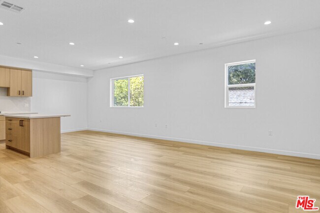 Building Photo - 10826 Hesby St