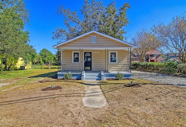 Building Photo - Modern Retreat Minutes from Downtown Charleston