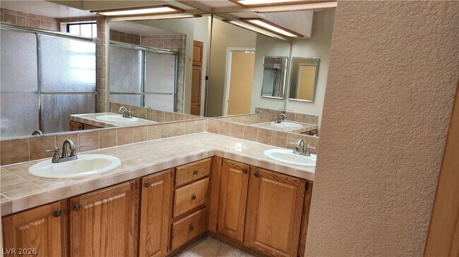 Building Photo - 5709 Spicewood Cir