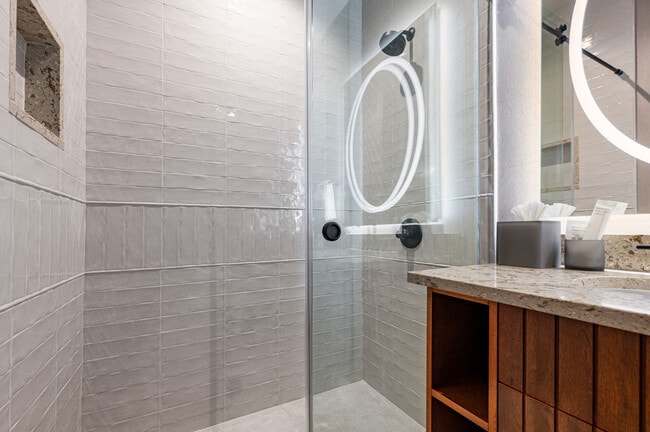 Building Photo - 1011 Canal St