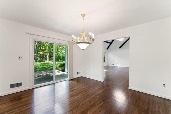 Building Photo - 25 Saxon Wood Rd