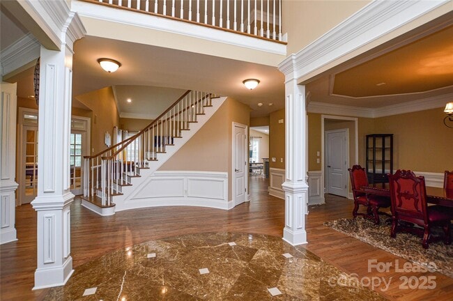 Building Photo - 5004 Woodview Ln