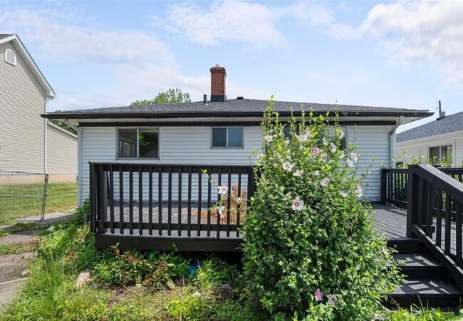 Building Photo - 4672 Hillside Ave