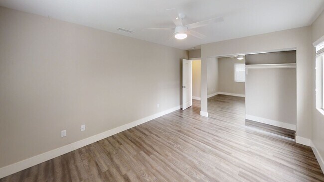 Building Photo - 5578 Mary Ln Dr