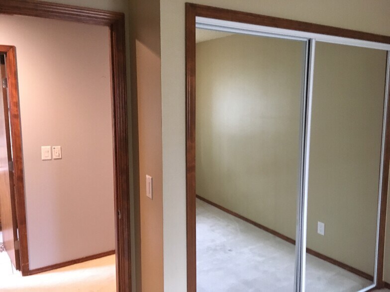 Building Photo - 4935 Granby Cir