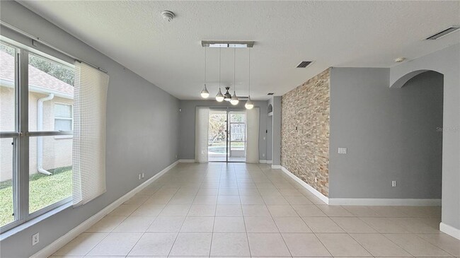 Building Photo - 4860 Chalfont Dr