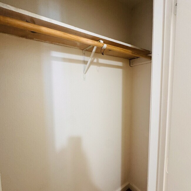 Building Photo - Welcome home to your 2 Bedroom | 1 Bathroom Apartment located in Nederland, TX.