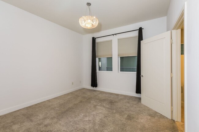 Building Photo - Spacious Condo in Downtown Long Beach!