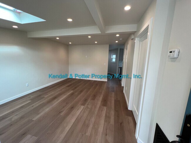 Building Photo - 360-370 10th Avenue