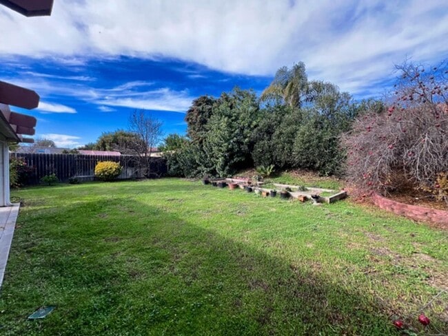 Building Photo - 2 bedroom Temecula home with a big backyar...
