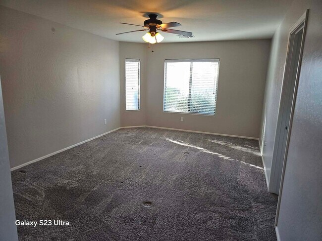 Building Photo - Well maintained 3 bedroom 2 bath charming home Free rent OAC