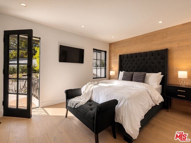 Building Photo - 3909 Villa Costera