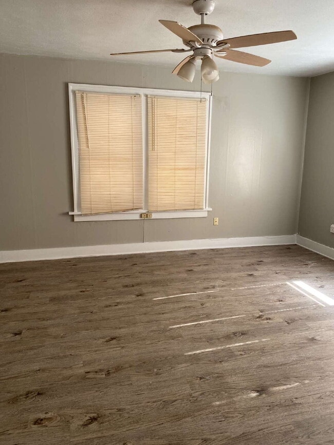 Building Photo - PRE-Leasing!! "Charming" 3-Bed, 2-Bath Home