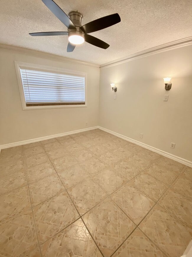 Building Photo - Great Condo in Pompano Beach Just West of ...