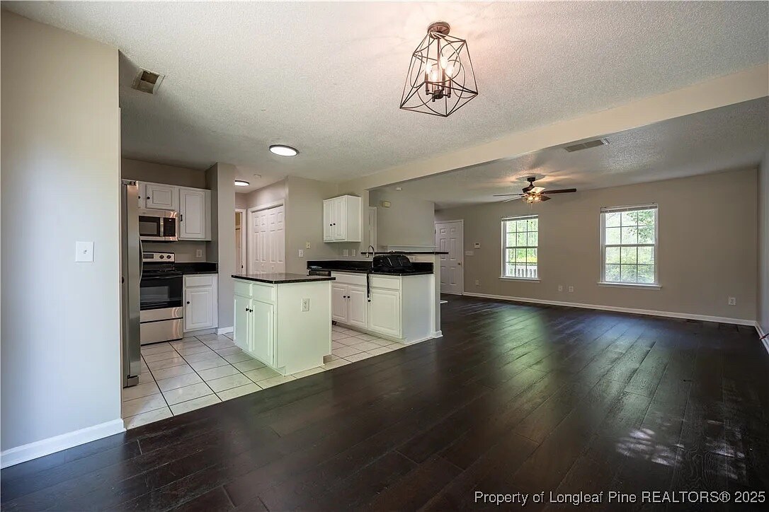 Building Photo - Room in House on Feldspar Way