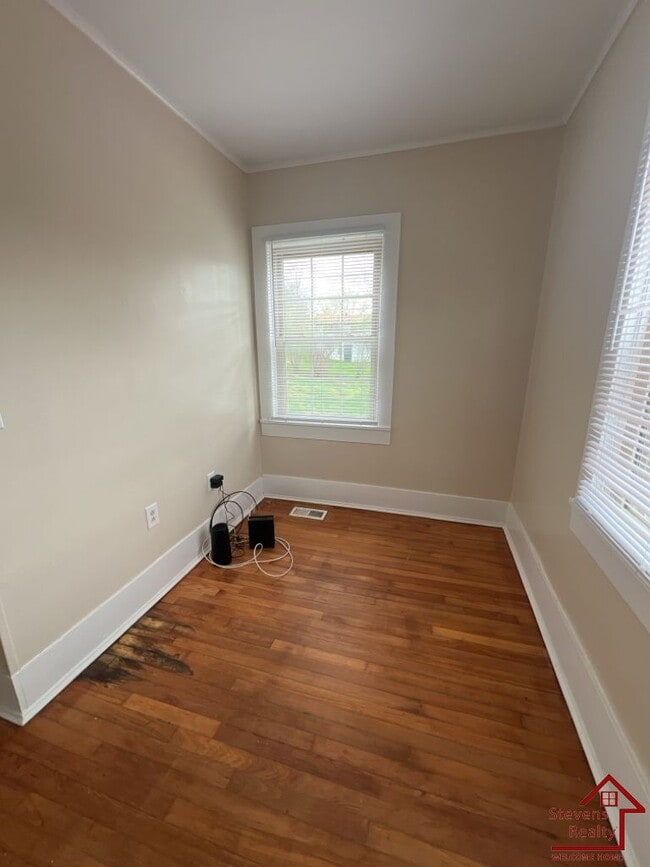 Building Photo - 236 S Young St