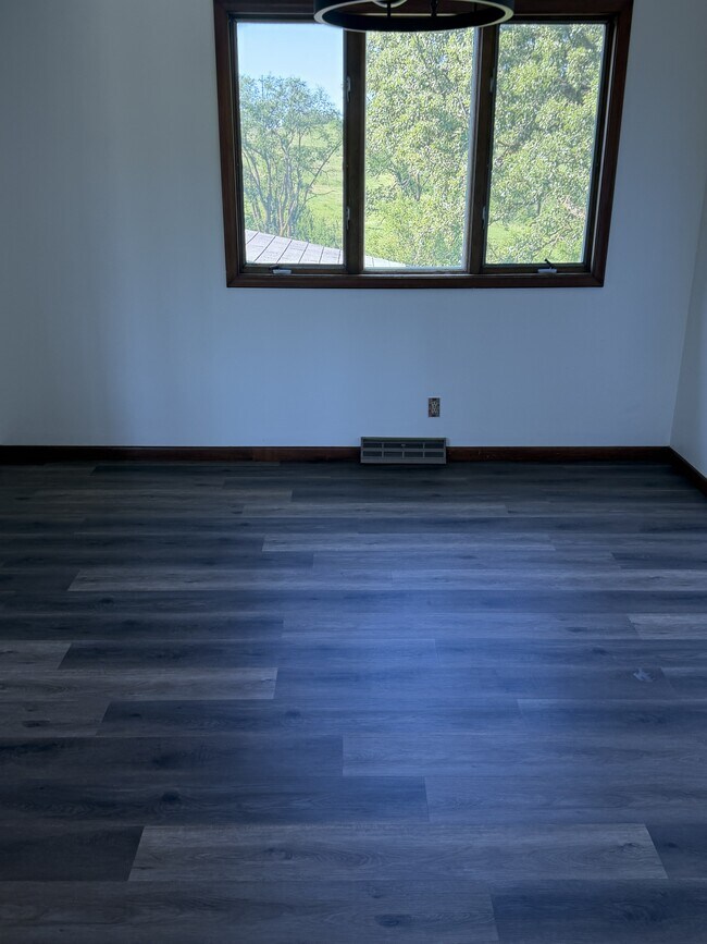 Building Photo - 1801 Pinecrest Rd