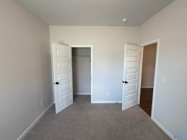 Building Photo - 238 Schoolhouse Dr