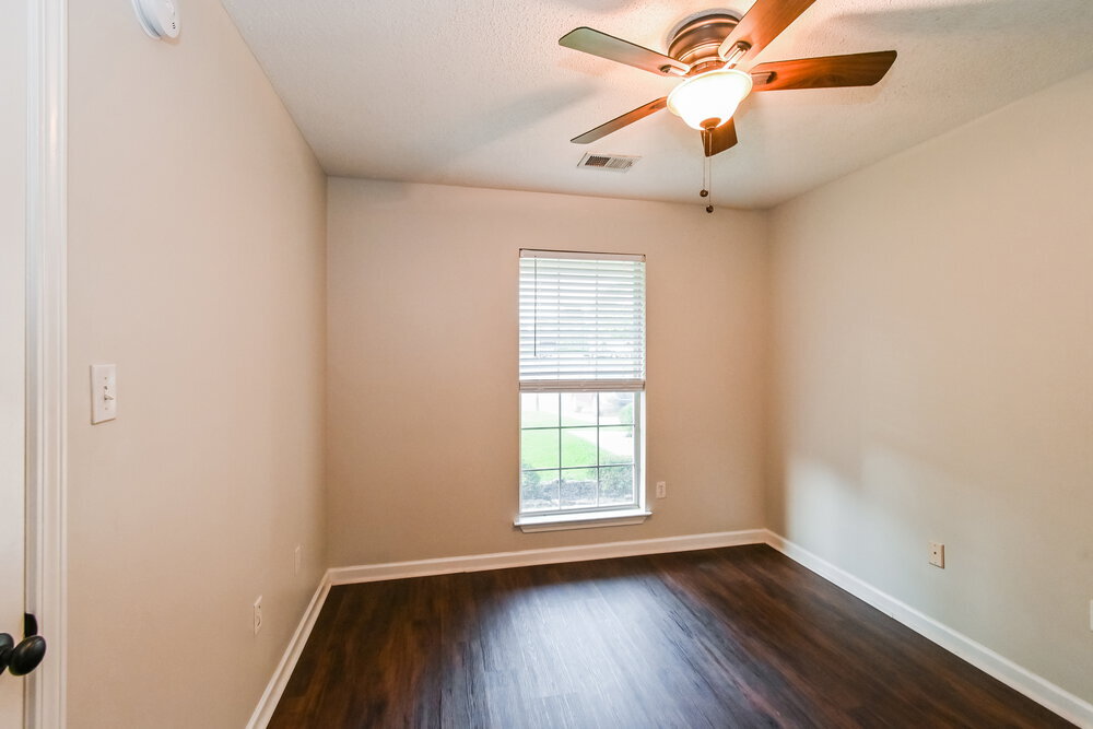 Building Photo - 8161 Loden Cove