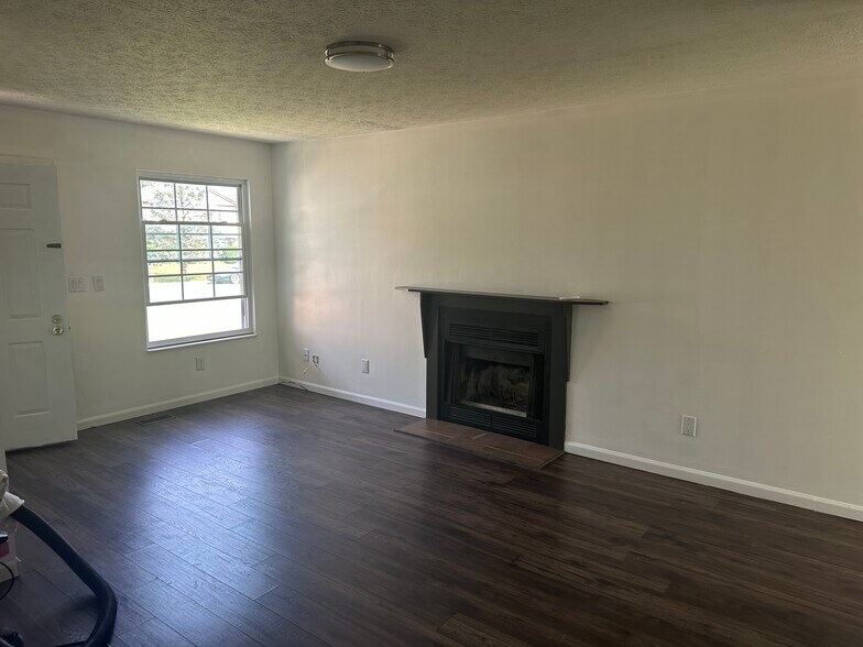 Building Photo - 3883 Millstone Rd