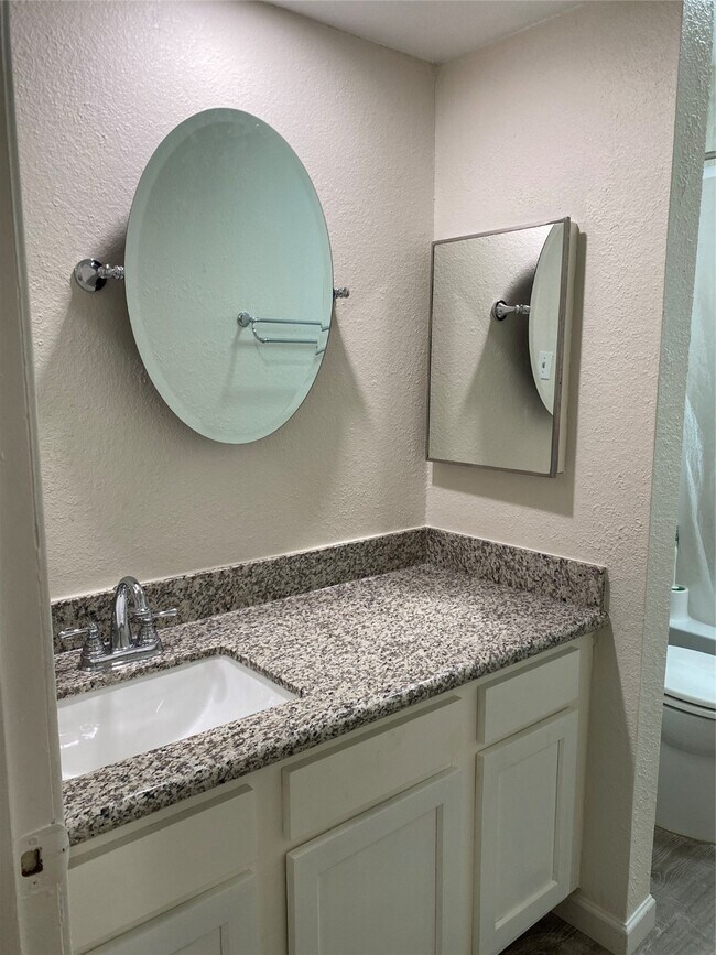 Building Photo - 10431 Town Square Rd