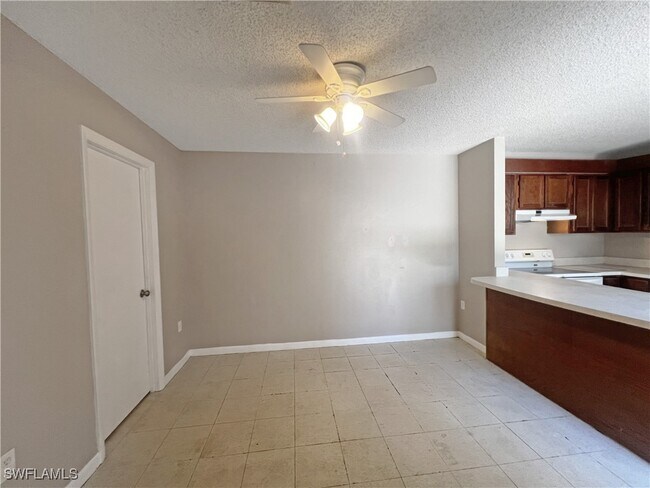 Building Photo - 5241 Cedarbend Dr