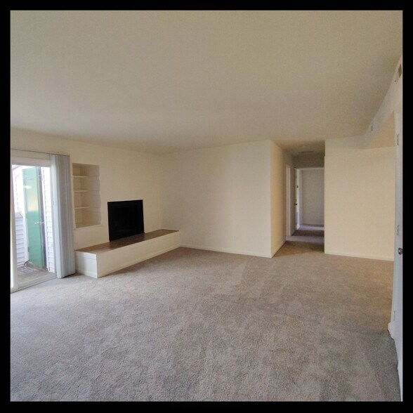 Building Photo - 600 Reusens Rd