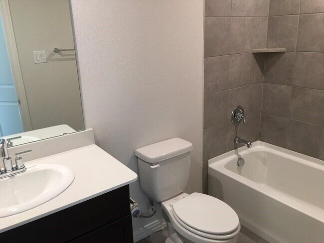 Building Photo - 10520 Katalpa Dr