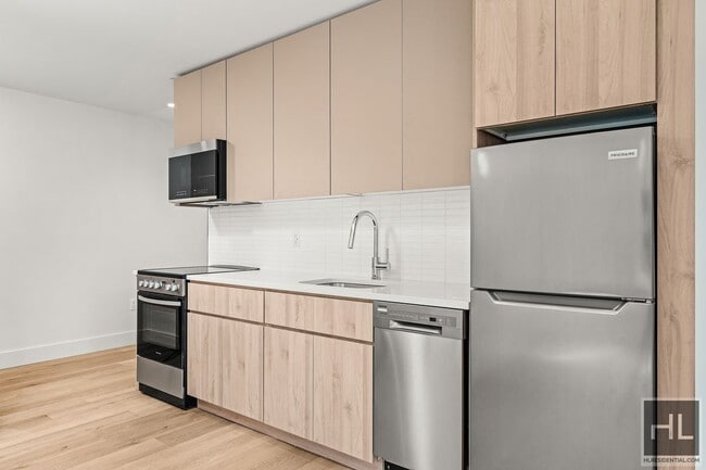 Building Photo - 91 Bruckner Blvd