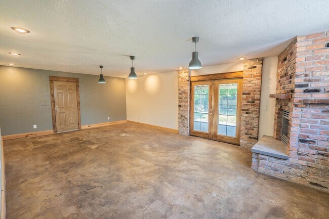 Building Photo - Single-Level 3 Bed / 2 Bath in Ogden — 1907 Charm Near Historic 25th Street