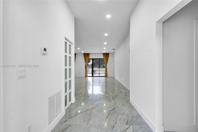 Building Photo - 758 Lake Wellington Dr