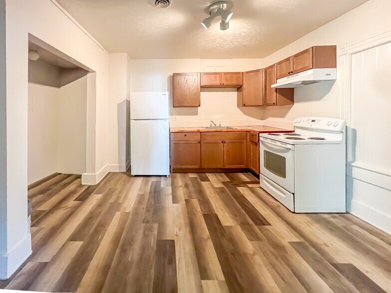 Building Photo - 1005 Maplewood Ave